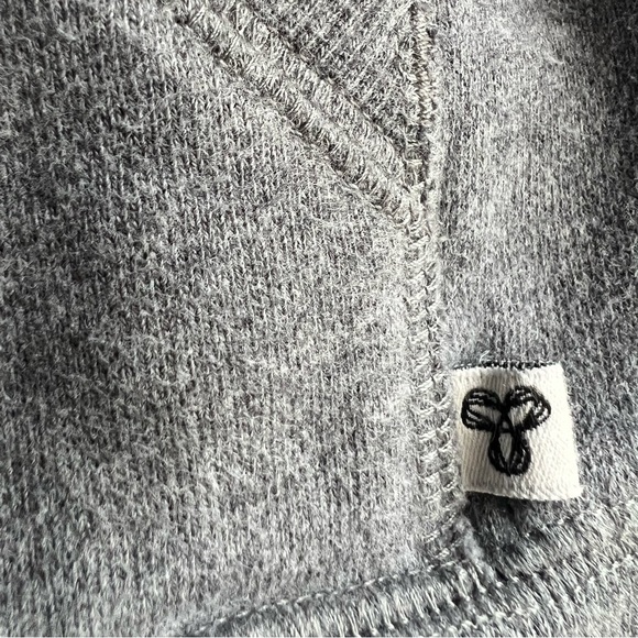 TNA Aritzia Gray Hoodie. Size X-Large - Picture 5 of 7